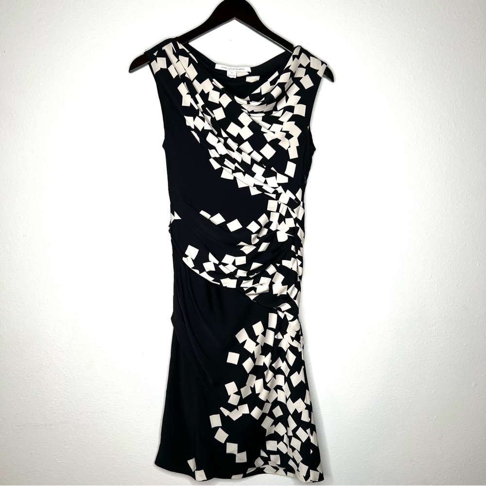 Diane Von Furstenberg Silk Dress Women's Size 2 Board Room Office Wedding Guest